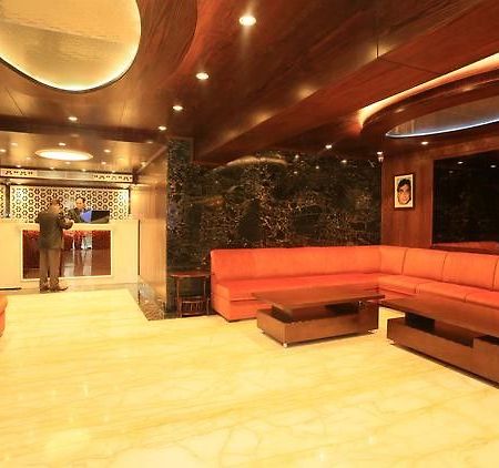 Hotel Ch2 Srīnagar Buitenkant foto